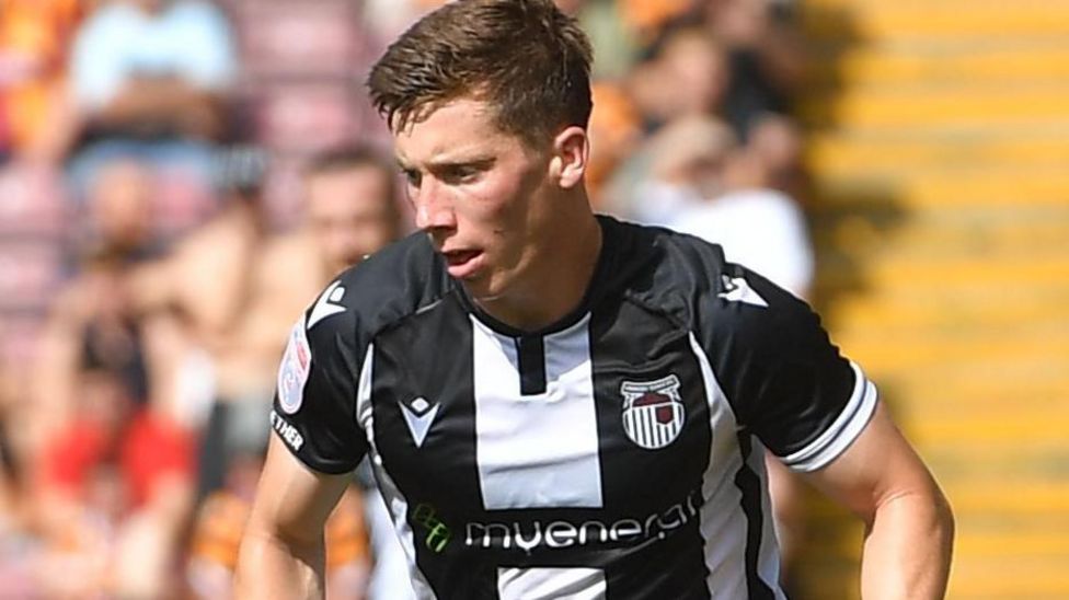 Harry Clifton: Doncaster Rovers sign Grimsby Town midfielder - BBC Sport