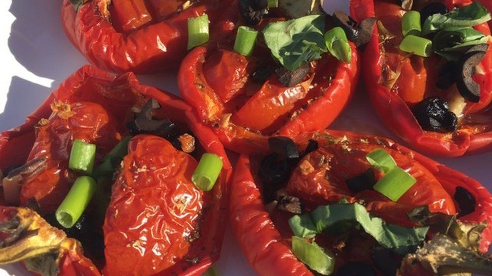 'I avoid kissing as my peanut allergy could kill me' BBC News