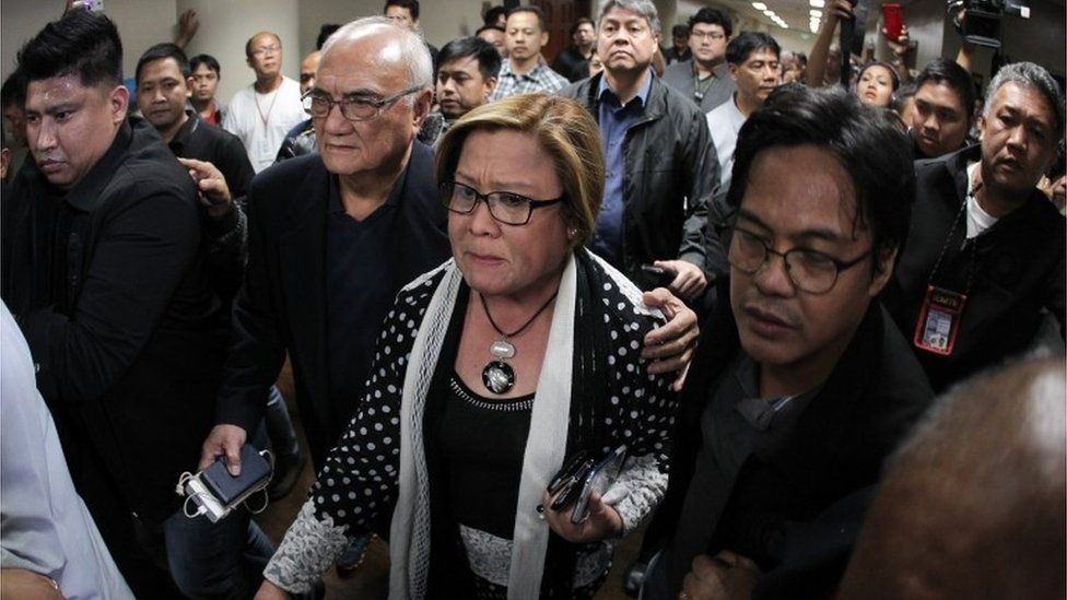 Senator Leila de Lima is taken away from the Senate in Manila (24 Feb 2017)