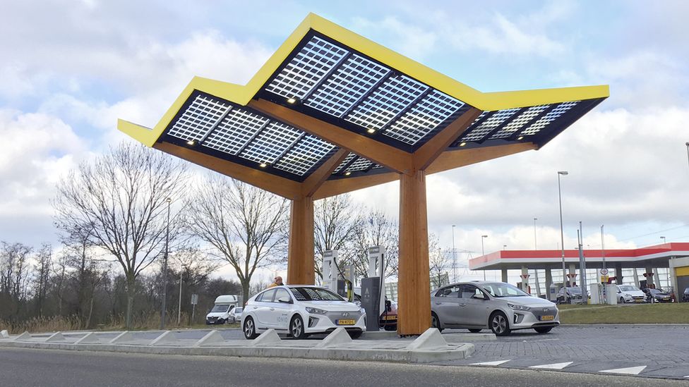 Fastned electric vehicle rapid filling station