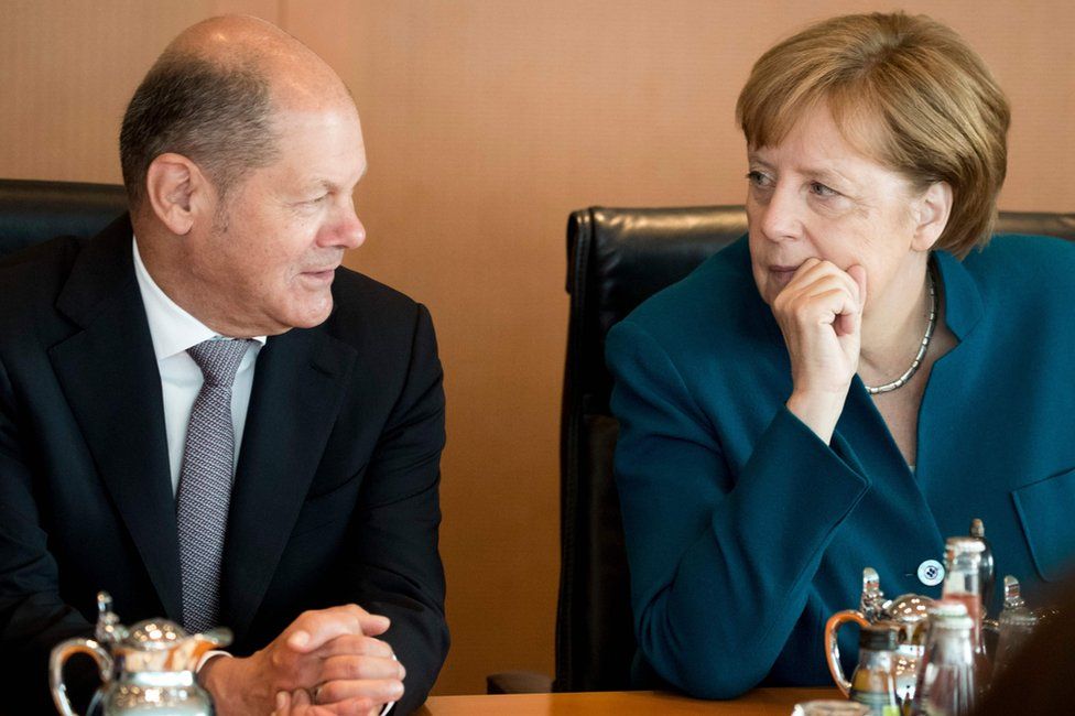 Olaf Scholz and Angela Merkel