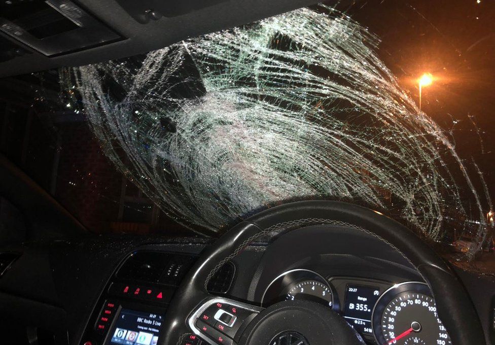 Gainsborough driver injured after microwave thrown at windscreen - BBC News