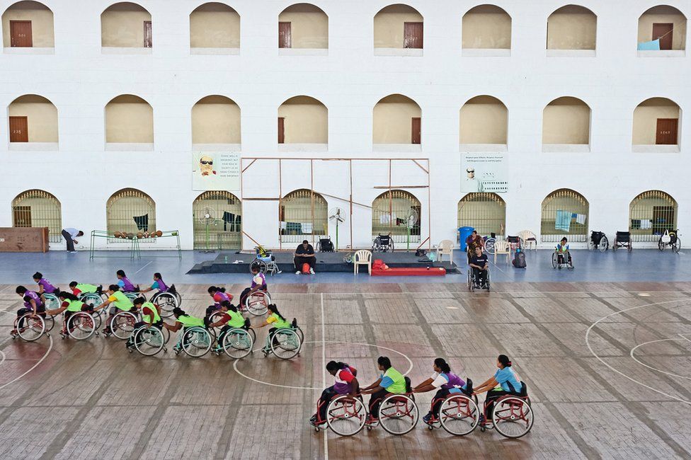 Wheelchair basketball players practise for the Para Games