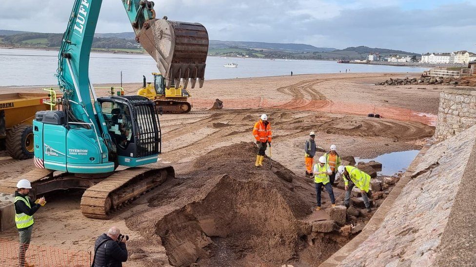 Emergency repairs to sea wall at Exmouth