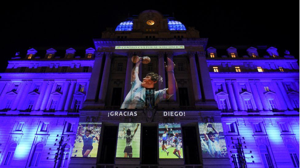 Image shows a tribute being beamed onto a building in Buenos Aires