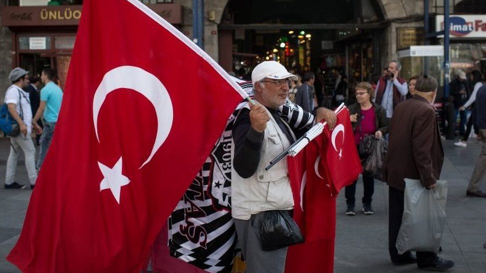 A man sells Turkish flags in Istanbul. Photo: 3 May 2015
