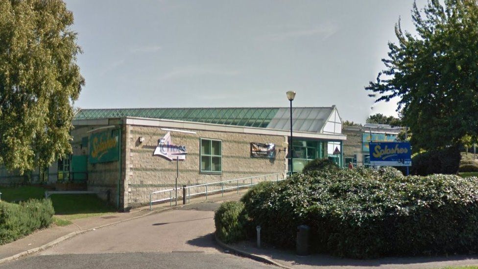 Vomiting bug scare closes Splashes pool in Rainham BBC News