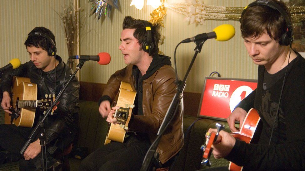Picture Shows : Radio 1 visited the chidhood home of The Stereophonics" lead singer, Kelly Jones, in Cwmaman, Wales, for the Live Lounge Tour 2008. The band later performed for DJ Jo Whiley at the local working men"s club (pictured).
