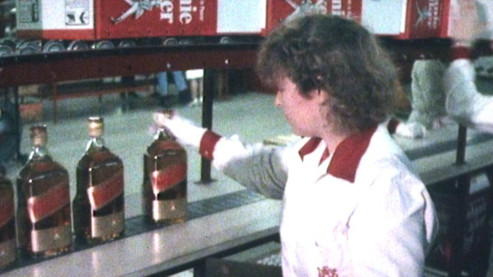 Onderdrukken Let op Instrueren Whisky sour: The Johnnie Walker closure 10 years on - BBC News
