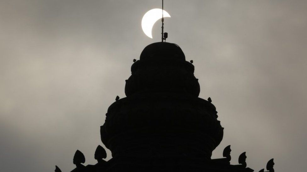 A partial solar eclipse is seen on the Independence monument in Phnom Penh, Cambodia, 09 March 2016.