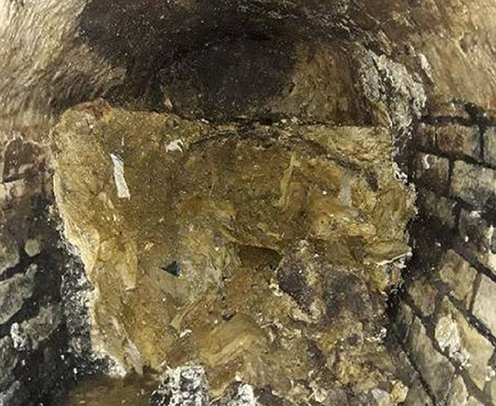 Belgravia fatberg: 'Disgusting' mass cleared from sewer - BBC News