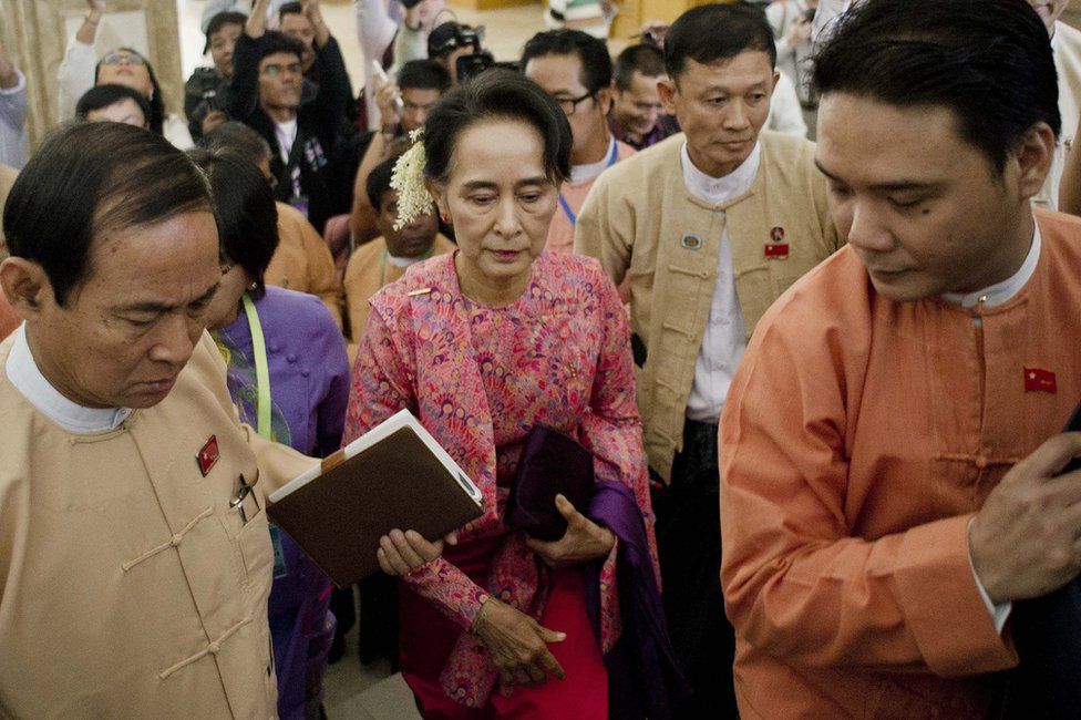 Myanmar's National League for Democracy (NLD) chairperson Aung San Suu Kyi (C) arrives for the new lower house parliamentary session in Naypyidaw on 1 February 2016