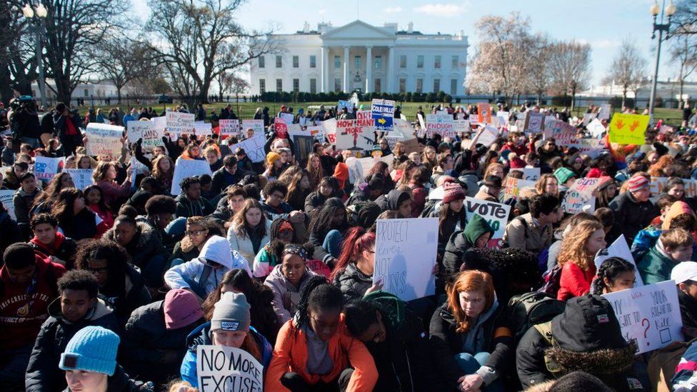 Thousands of students outside the White House