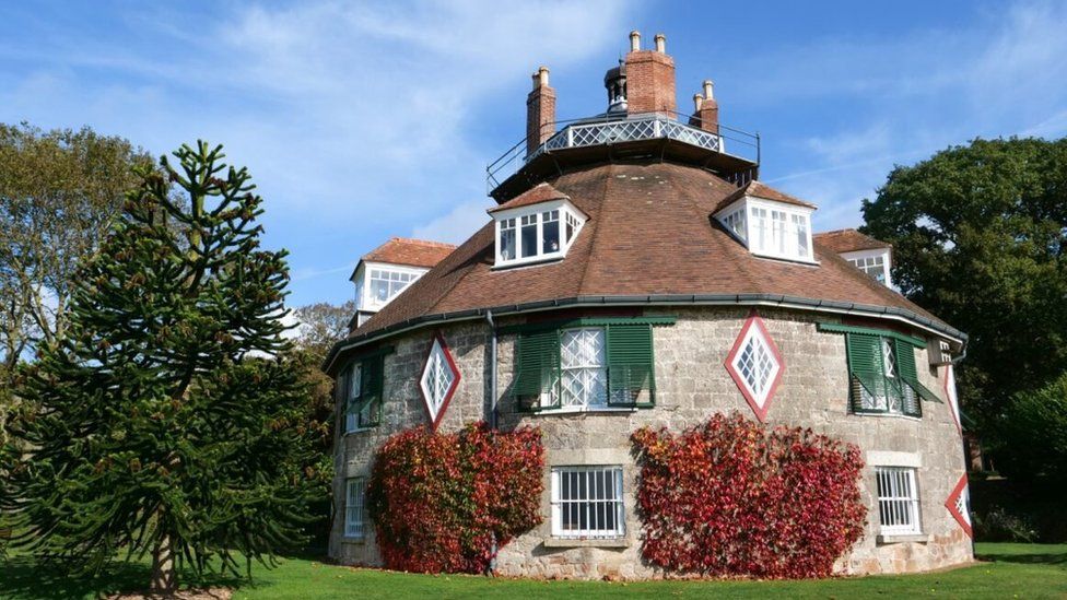 Work to protect 26,000 shells at A la Ronde completed - BBC News