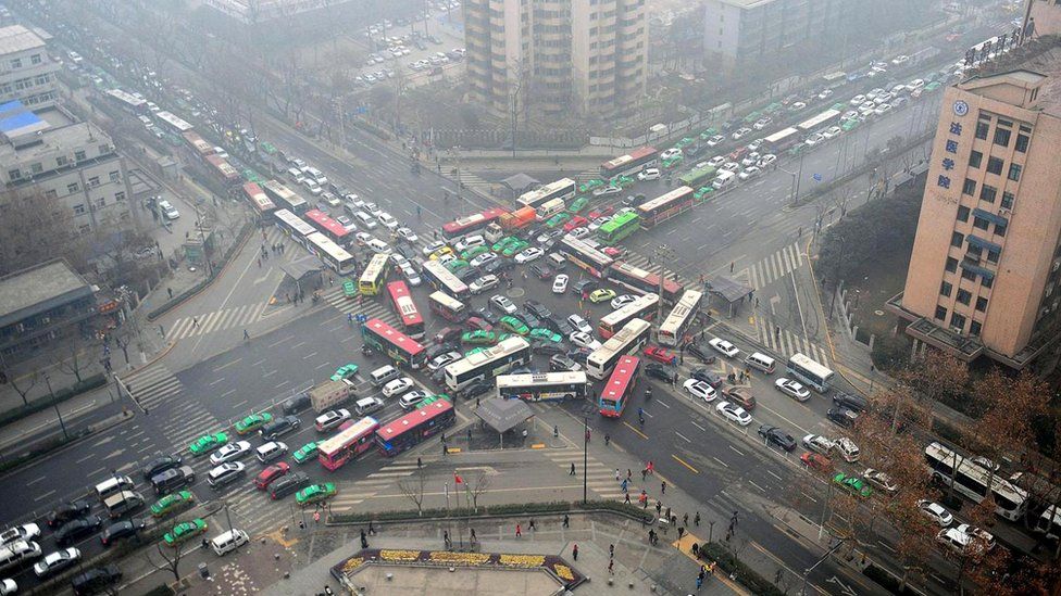 В таких быстро развивающихся странах, как Китай, автомашин у жителей становится все больше