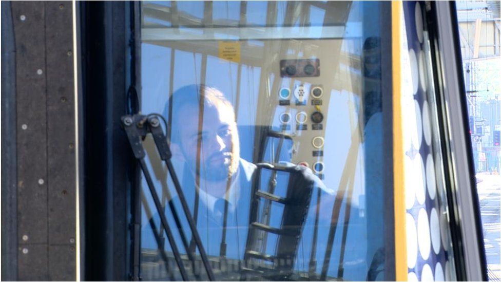 Train driver jobs 12,700 people apply for 100 vacancies BBC News