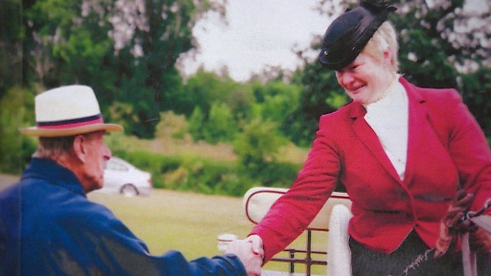 Rowena Moyse shaking the Duke of Edinburgh's hand