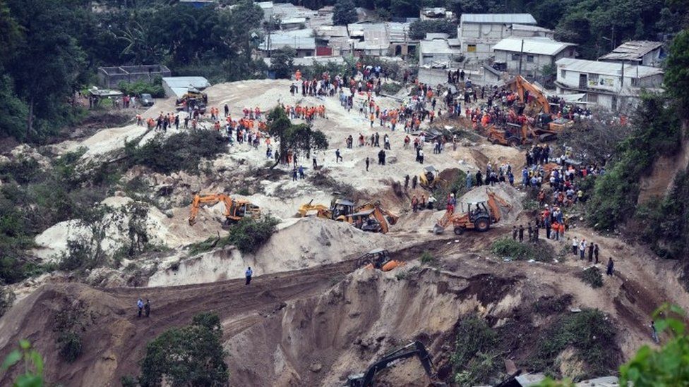 General view of the village of El Cambray II, in Santa Catarina Pinula municipality, some 15 km east of Guatemala City, after a landslide on October 2, 2015.