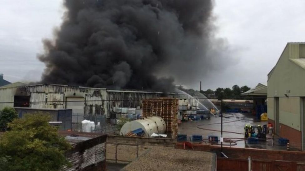 Hexthorpe factory fire causes rail disruption - BBC News