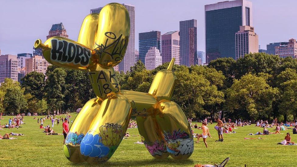 Vandalized balloon dog in Central Park