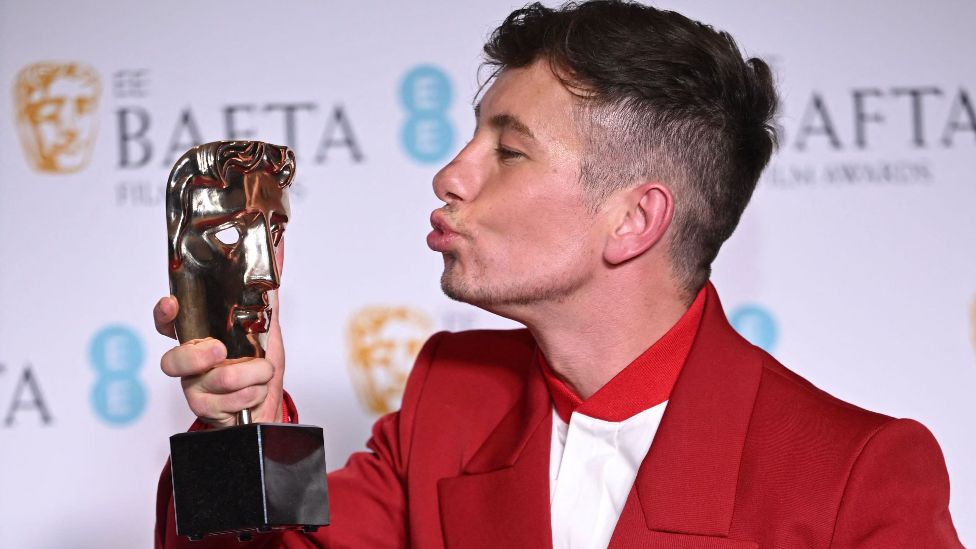 Bafta Film Awards 2022 red carpet in pictures - BBC News