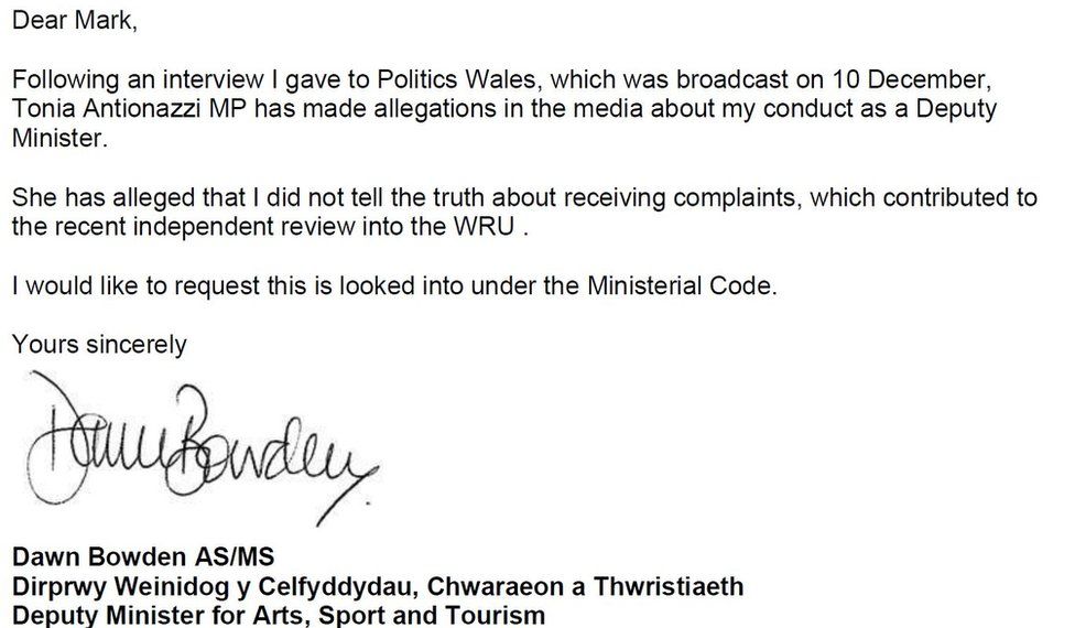 A screengrab of Dawn Bowden's letter, which reads: "Dear Mark, following an interview I gave to Politics Wales, which was broadcast on 10 December, Tonia Antionazzi MP has made allegations in the media about my conduct as a deputy minister. She has alleged that I did not tell the truth about receiving complaints, which contributed to the recent independent review into the WRU. I would like to request this is looked into under the ministerial code."