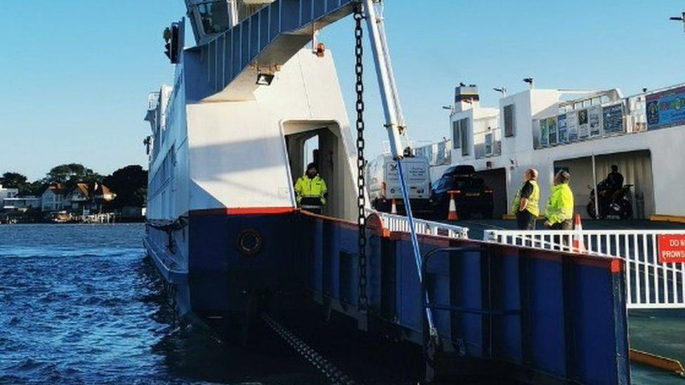 Businesses ask for Sandbanks ferry works to be delayed BBC News