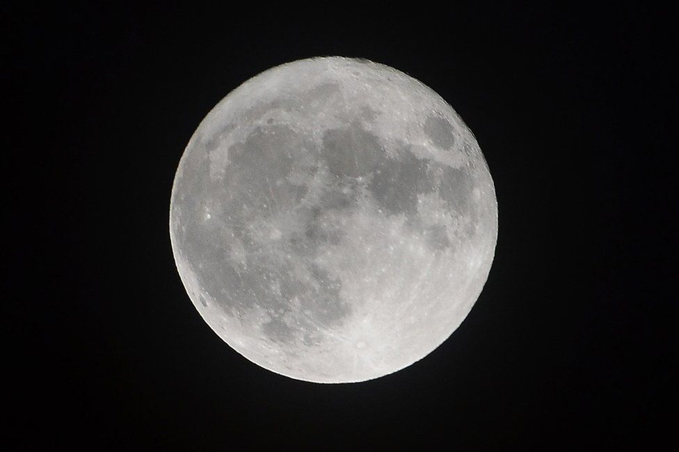 Supermoon from the east end of Glasgow.