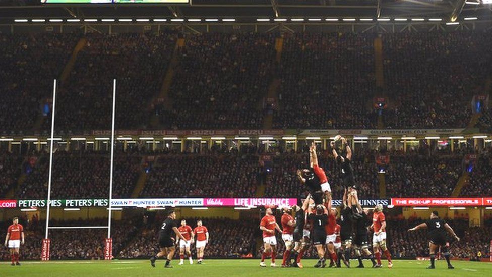 A line-out in the Wales v New Zealand autumn international