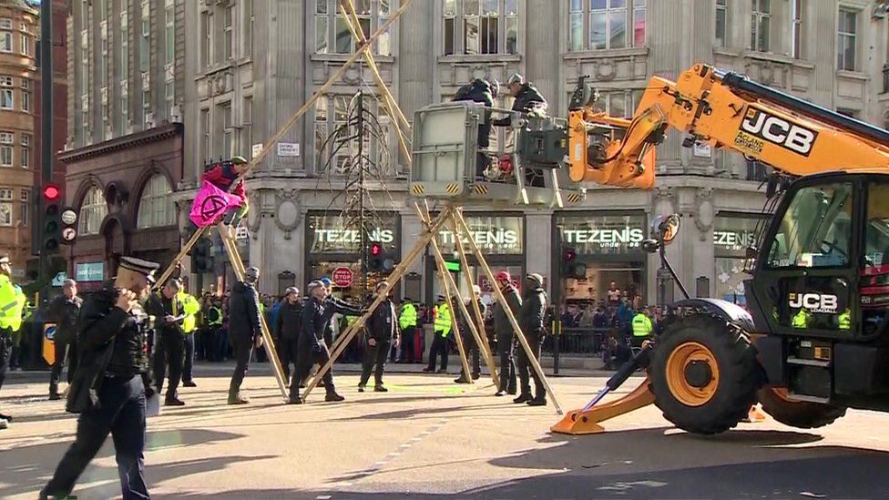 Police remove Oxford Circus Extinction Rebellion protesters