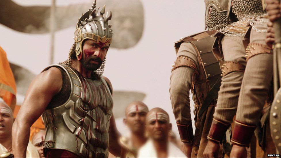 Некоторые аналитики сравнили внешний вид фильма с фильмом Зака ​​Снайдера «300 спартанцев»
