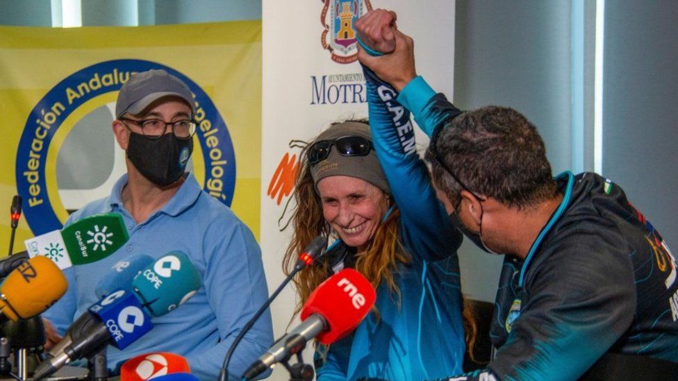 Beatriz Flamini: Αθλητής αναδύεται μετά από 500 ημέρες ζωής σε σπήλαιο (BBC) _129364102_mediaitem129364101