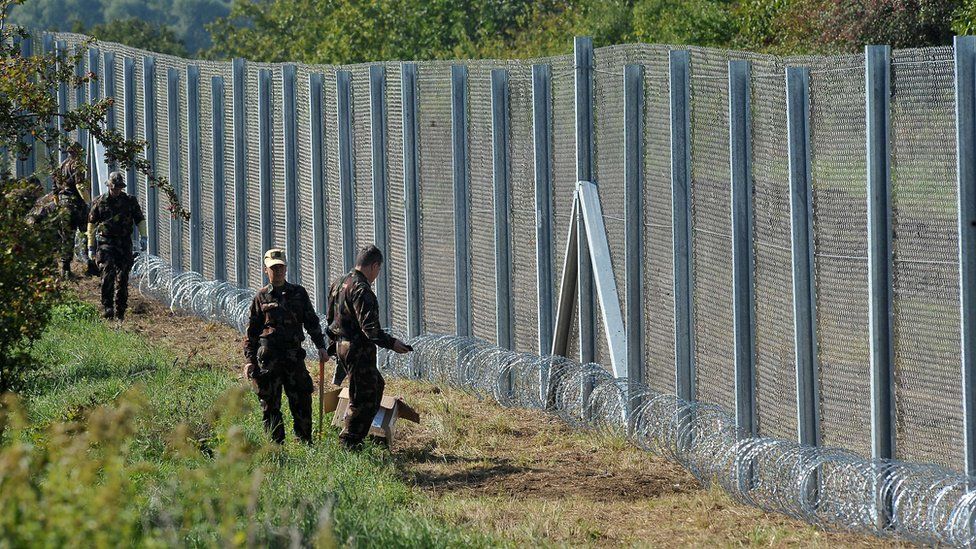 Hungary fence on border with Croatia, 1 Oct 15