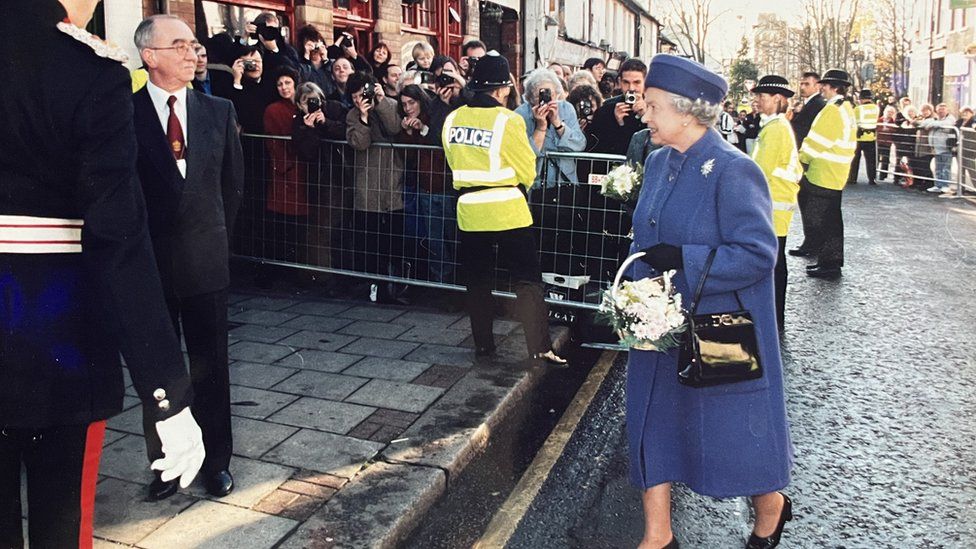 The Queen in High Town Luton in 1999