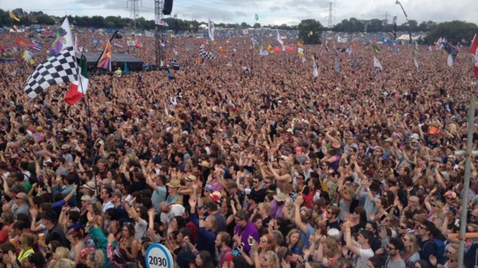 Glastonbury Lionel Richie draws festival's biggest crowd BBC News