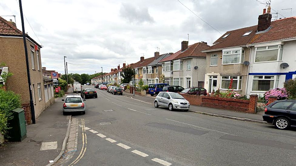 Bristol Fishponds stabbing: Girl and boy appear in court - BBC News