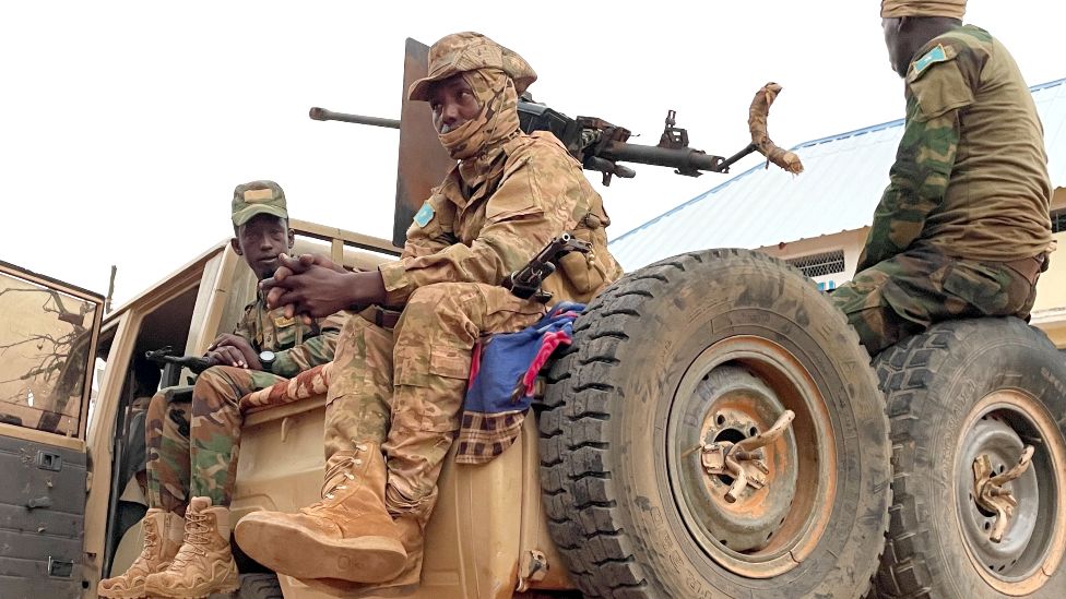 Elite Somali soldiers a 4x4 in Somalia