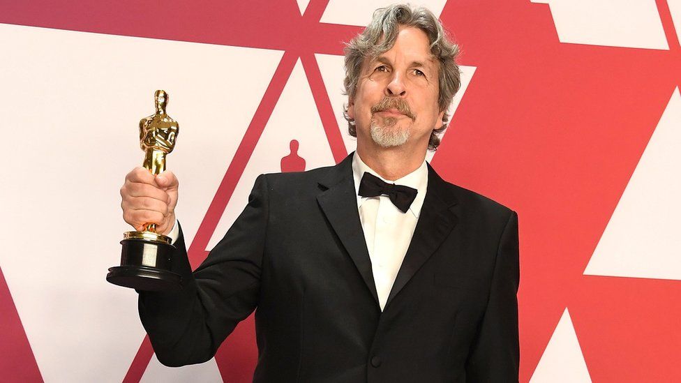 Peter Farrelly with his Oscar for best picture in 2019