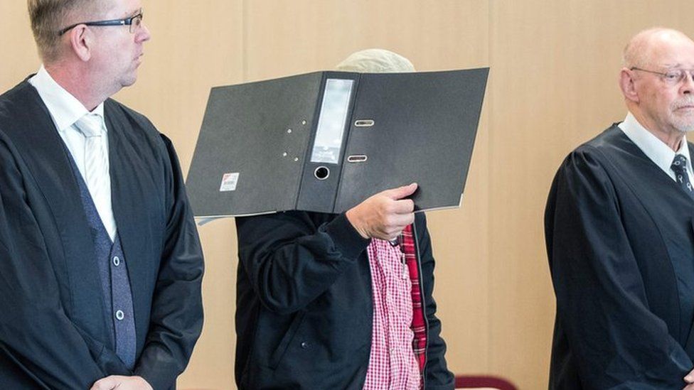 Defendant Ralf S is flanked by his lawyers Olaf Heuvens (L) and Gerhard Hauptmanns (R) at the district court of Duesseldorf, western Germany, on July 31, 2018,