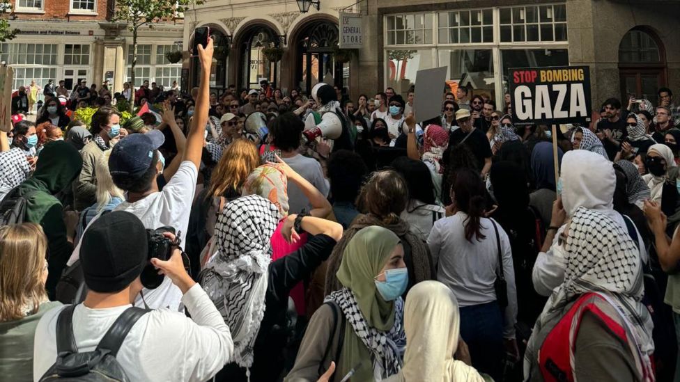 Pro-Palestine students end month-long LSE building encampment - BBC News