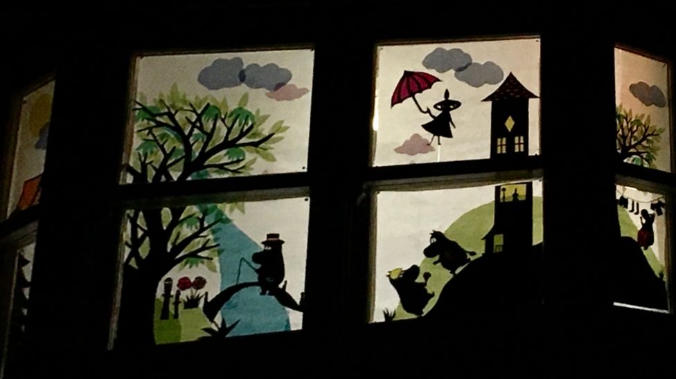 Window artwork display showcases Oxford community's creations - BBC News