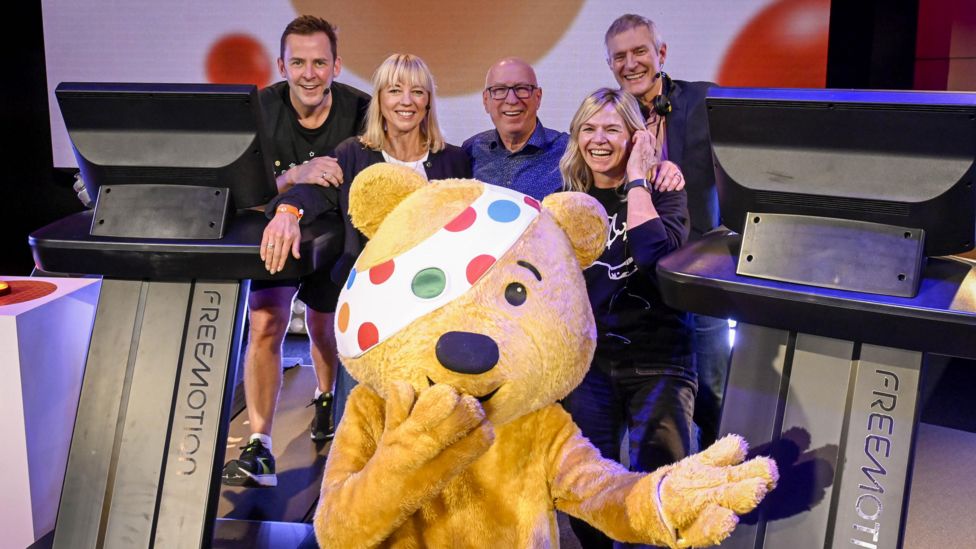 Scott Mills raises £1m in Children In Need treadmill challenge BBC News