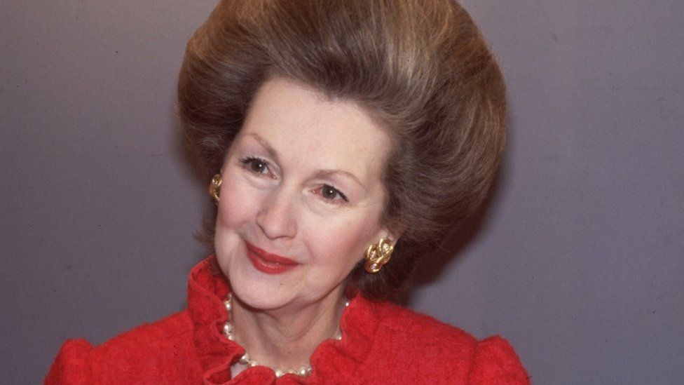 Princess Dianas Stepmother Raine Spencer Dies At 87 Bbc News