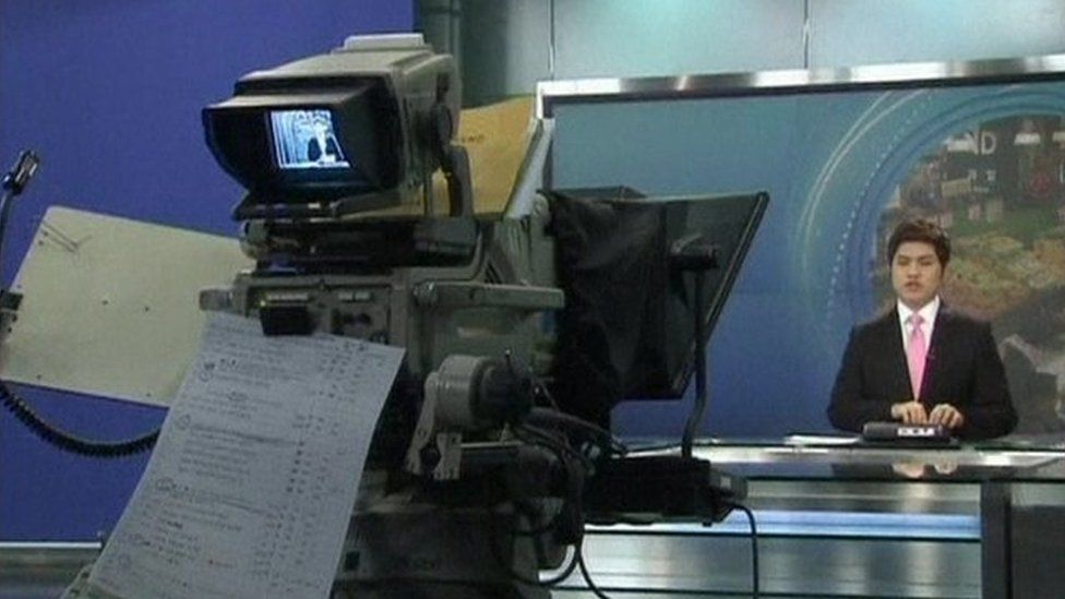 Lee Chang-hoon sat in front of TV camera