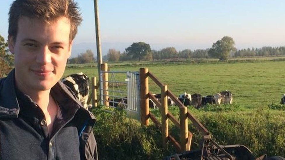 Somerset river rescue 'hero' praised by police - BBC News