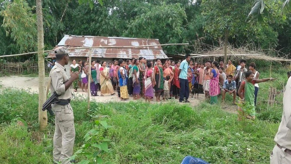 India man held for 'beheading' wife - BBC News