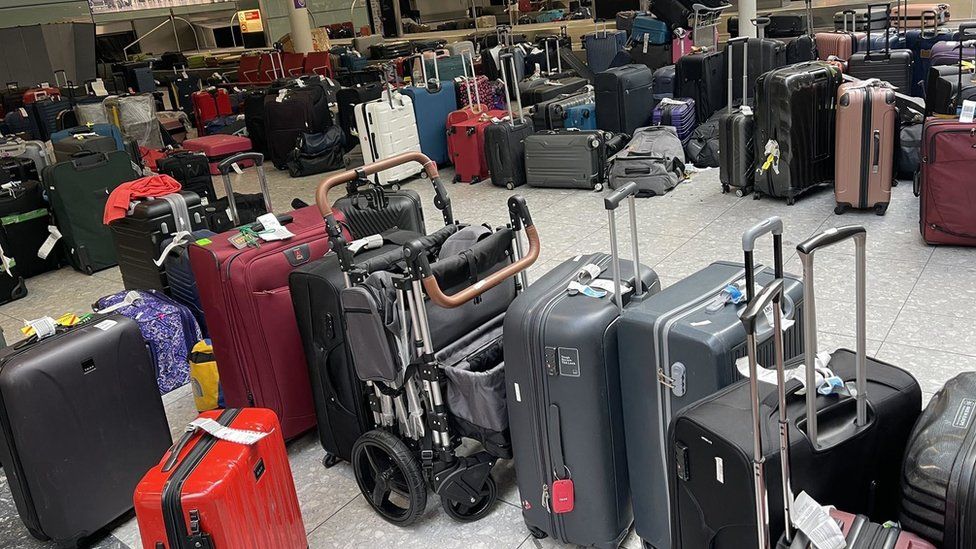 Heathrow Airport: Passenger describes chaos as flights delayed - BBC News