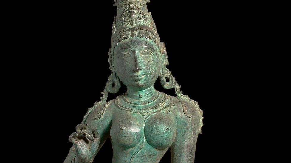 Picture of the 11th Century statue of Hindu goddess Uma Parameshvari