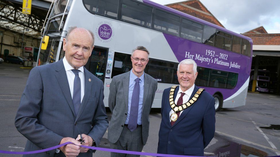 Lord Lieutenant Sir John Peace, the Lord Mayor of Nottingham Cllr David Trimble, Nottingham City Transport Managing Director David Astill unveil bus