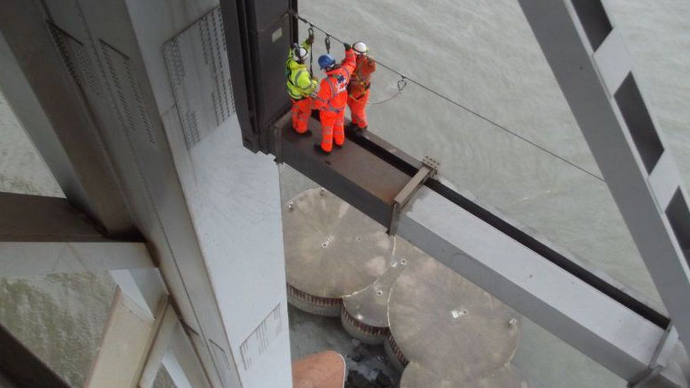 Why is the Forth Road Bridge closed BBC News